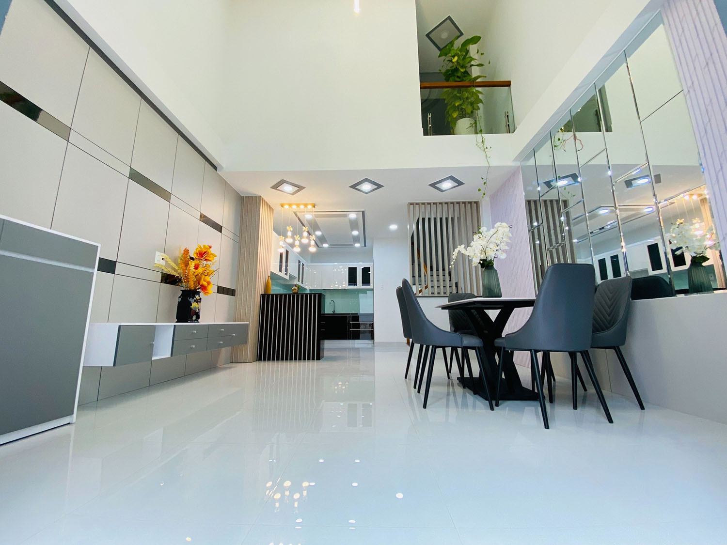 Mở bán 4 căn nhà 3 lầu tkế Singapore, full n.thất, mới 100%, hẻm ôtô Nguyễn Văn Lượng-gần City Land